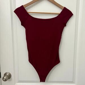 Hollister Short Sleeve Off the Shoulder Ribbed Bodysuit | Maroon / Red | Small S